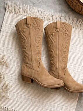 Women's Tan Suede Western Boots Size 6 Wide Calf
